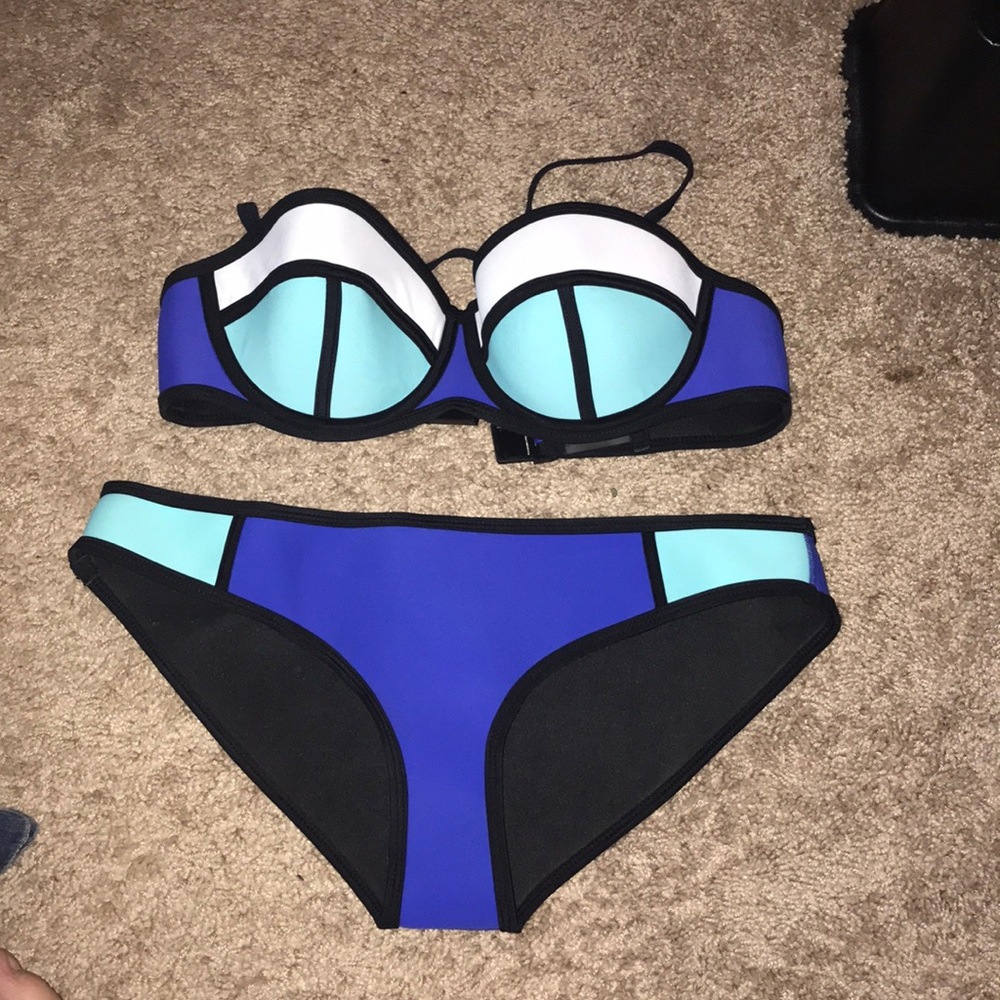 TRIANGL Bathing suit!
